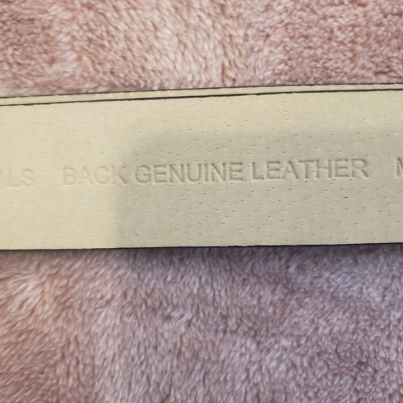 Adjustable belt and bow - Picture 3 of 5